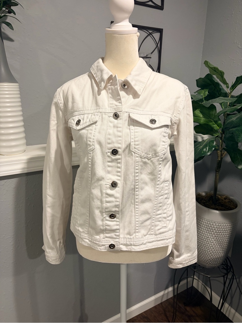 JustFab White Denim Button-Front Jacket